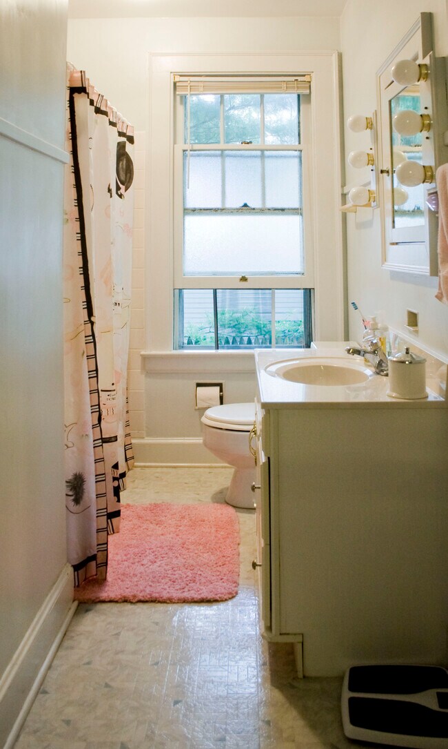 Building Photo - 57 Elmwood Pl