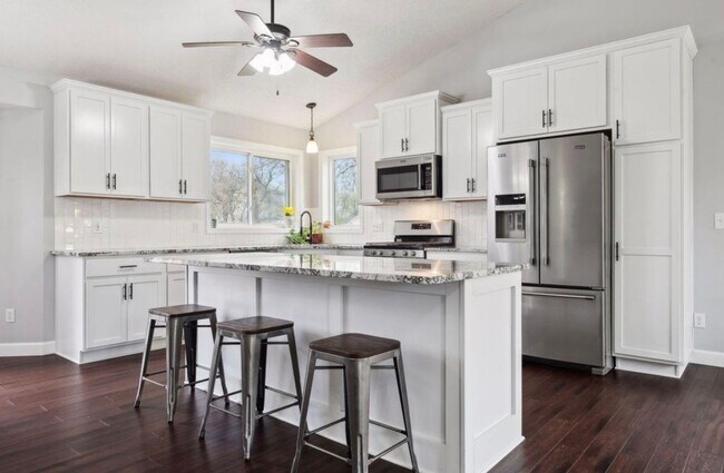 Foto del edificio - Beautiful Remodeled 5 Bedroom
