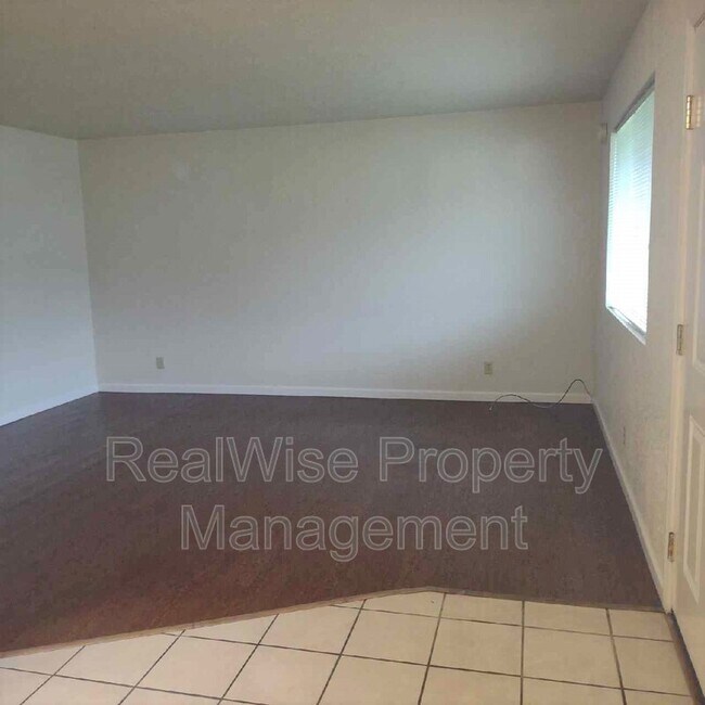 415 W First Ave, Sutherlin, OR 97479 Condo for Rent in Sutherlin, OR