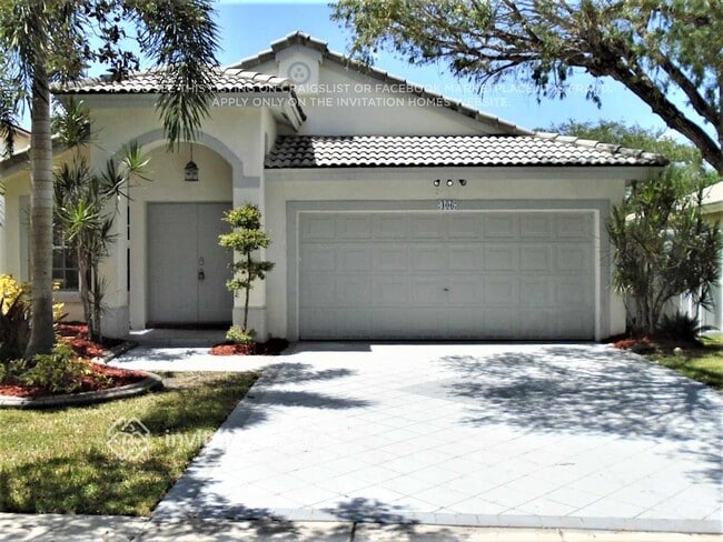 Building Photo - 406 SW 206th Ave