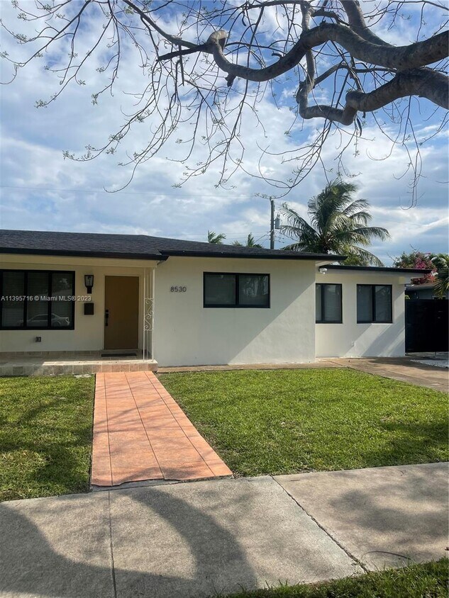 Primary Photo - 8530 SW 43rd St