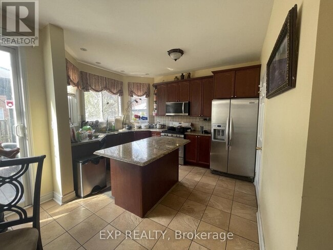 Building Photo - 37 Bayhampton Dr