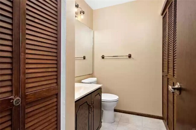 Foto del edificio - 904 Maces Grove Rd