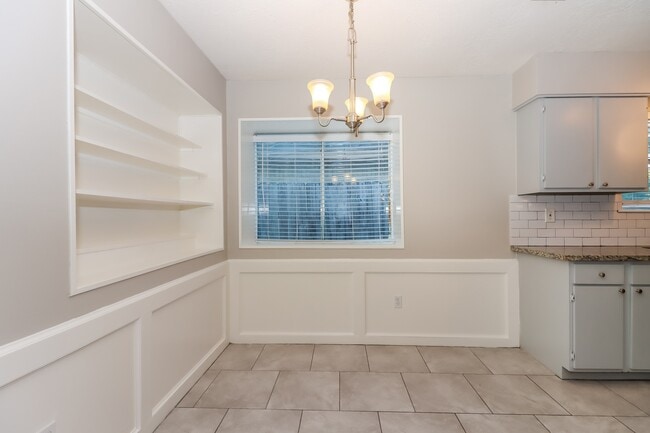 Foto del edificio - 16310 Forest Bend Ave