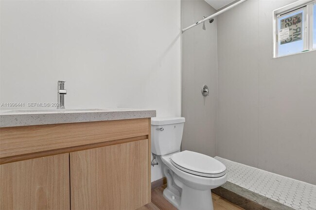 Foto del edificio - 1515 Redland Rd