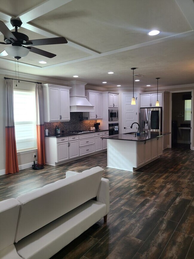 Foto del edificio - Beautiful 3 Bedroom 3 Bathroom home in Arb...