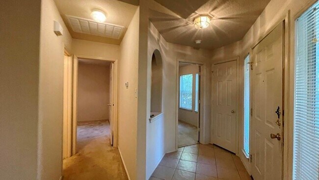 Building Photo - 733 Hogan-