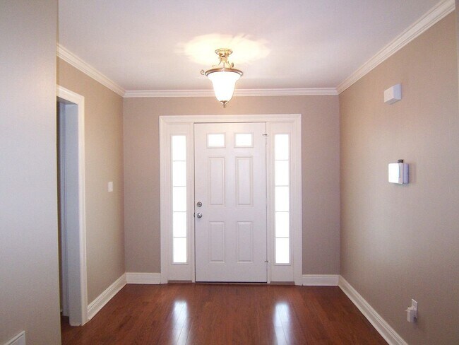 Foto del edificio - 127 Huntington Dr