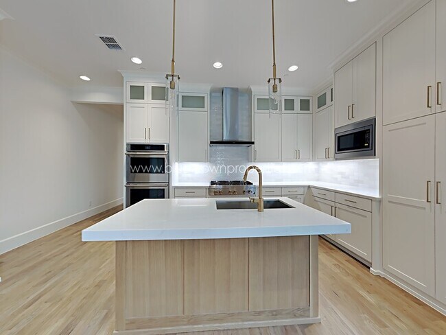 Foto del edificio - 4419 Emerson Ave