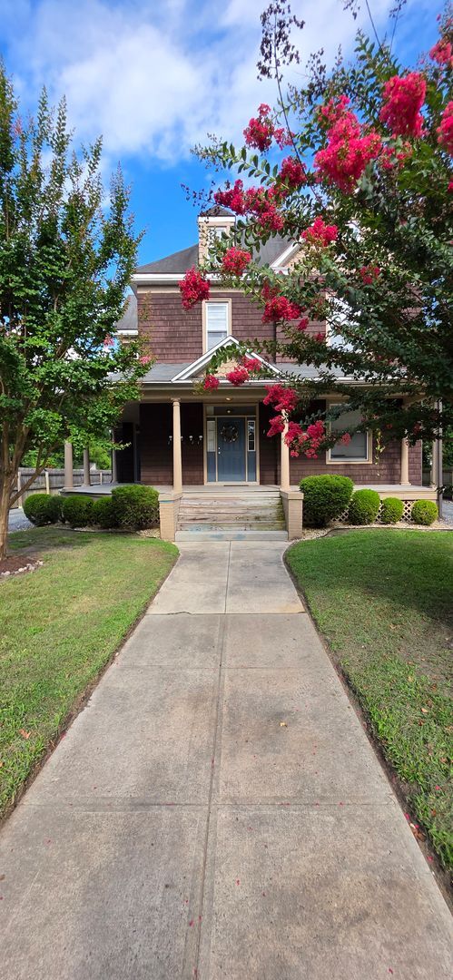 Building Photo - 713 Camden Ave