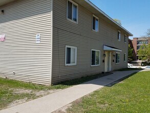 Building Photo - 1424 Pine St