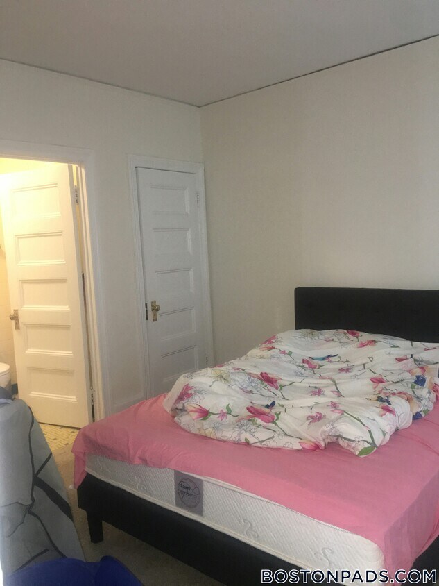 Foto principal - 1223 Beacon St