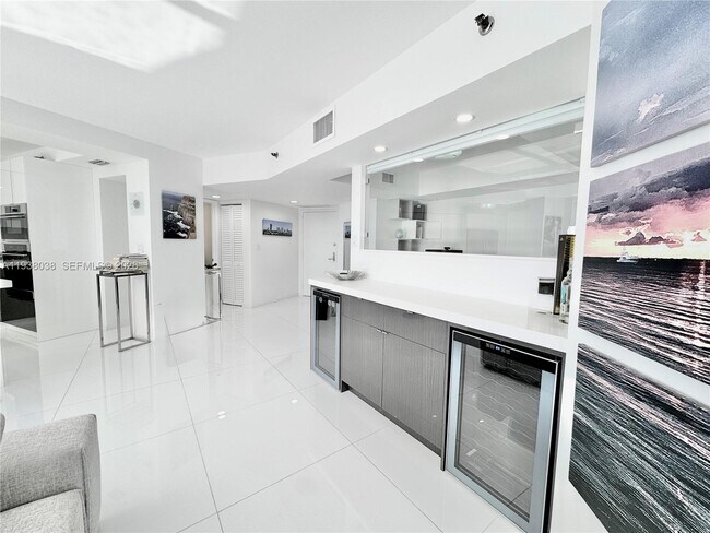 Building Photo - 3600 Mystic Pointe Dr