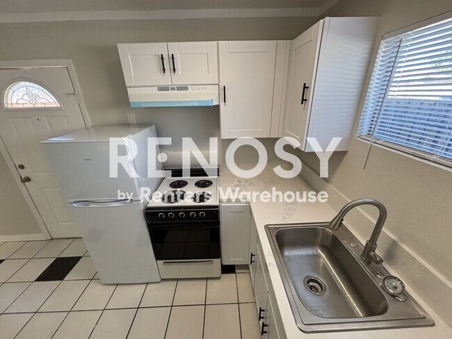Foto del edificio - Modern, Solar Energy, 2-Bedroom detached Casita!