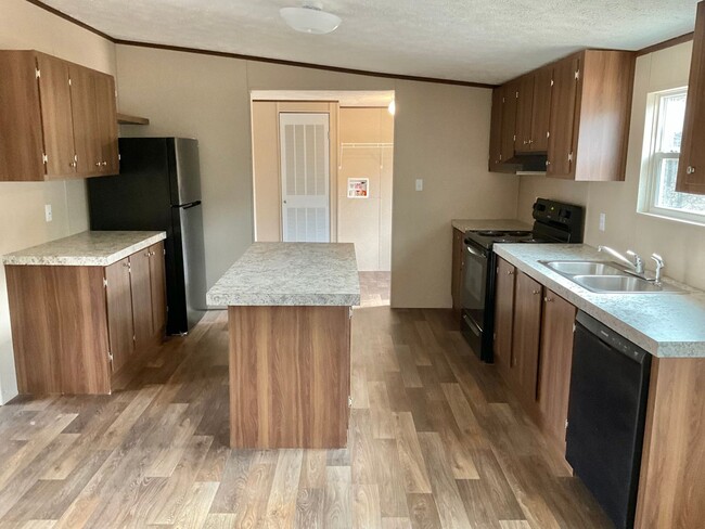 Foto del edificio - Doublewide Home  For Rent is Iron Station, NC