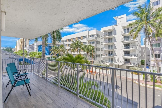 Building Photo - 4141 Collins Ave