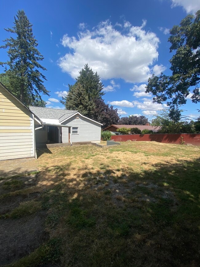 Building Photo - GR-0104