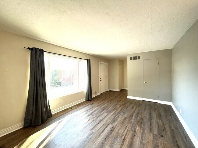 Building Photo - 2705 W Agate St