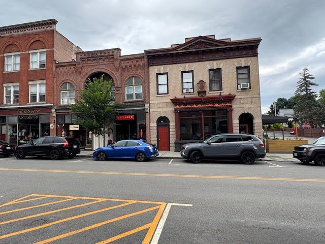 Primary Photo - 446 Main St