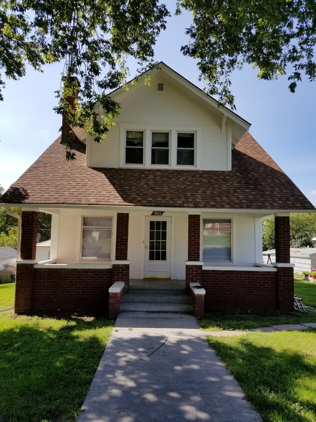 Primary Photo - 3 Bedroom, 2 Bathroom House Located in Sta...