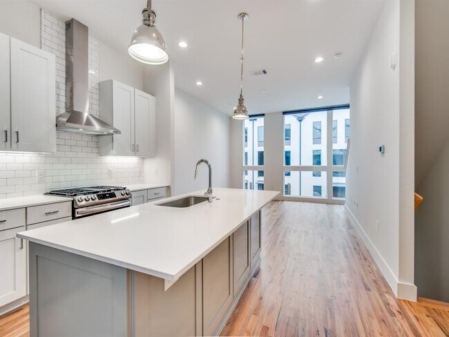 Building Photo - 4426 Cabell Dr