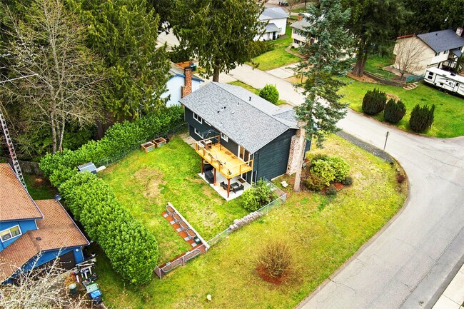 Foto del edificio - 8105 Spur Ct NW