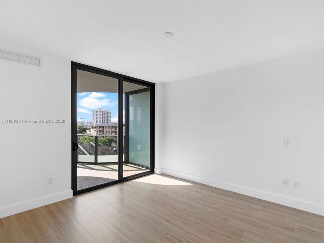 Foto del edificio - 9901 W Bay Harbor Dr