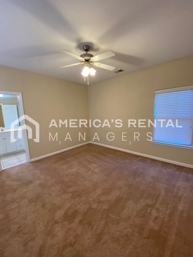 Building Photo - Spacious Single-Story Living in Pelham's H...