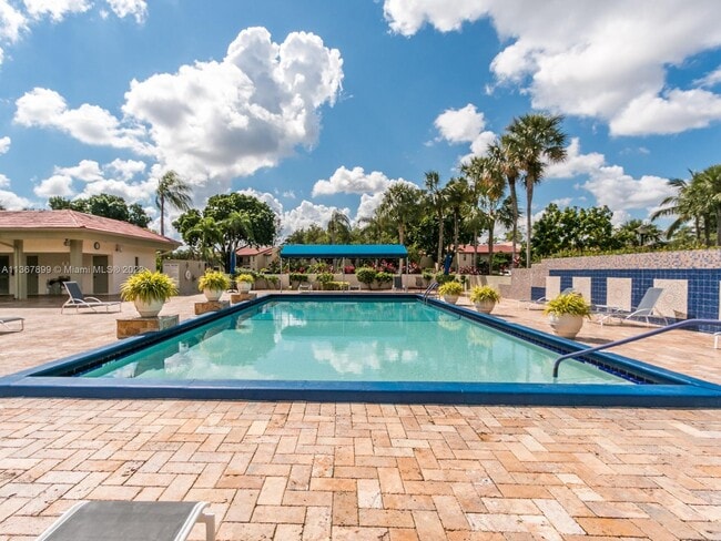 Building Photo - 8440 Casa Del Lago