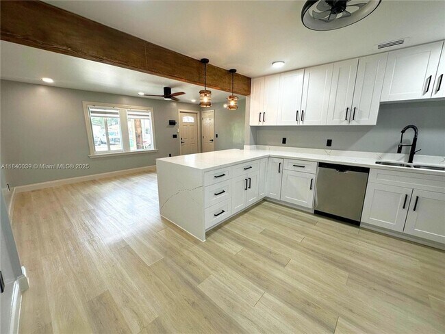 Foto del edificio - 245 SW 6th St