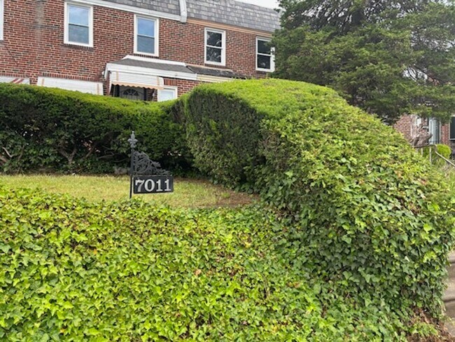 Building Photo - Newly Renovated 3BR 2 1/2 Bathroom House F...