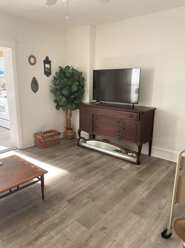 50" smart tv in living room - 2955 Chatham St