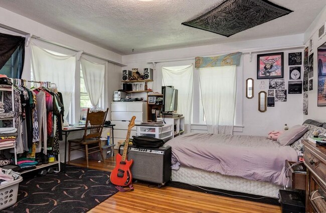 Building Photo - 20 Chiles Ave