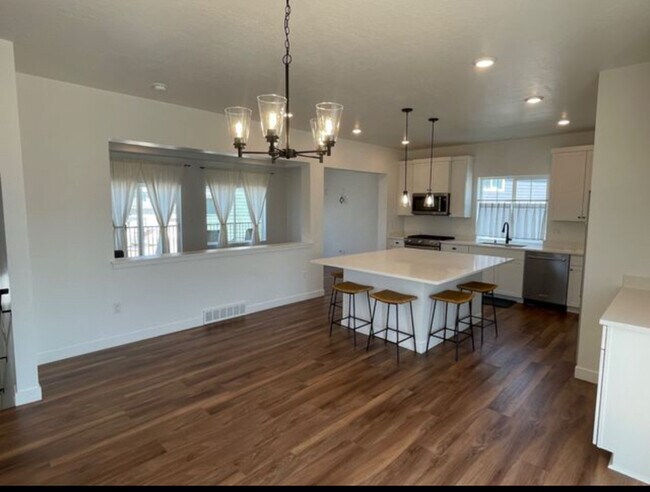Foto del edificio - 4275 Bromwell Ct
