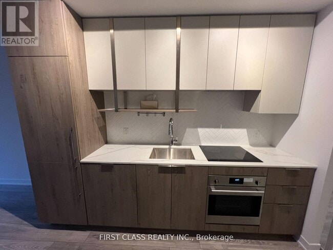 Building Photo - 15 Holmes Ave