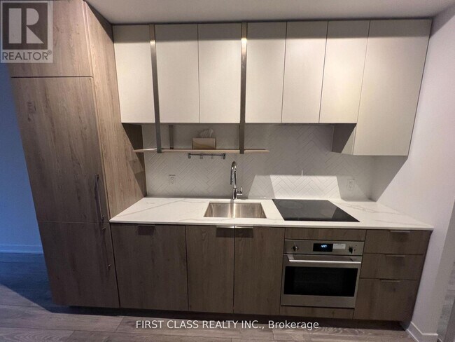 Photo du bâtiment - 15 Holmes Ave