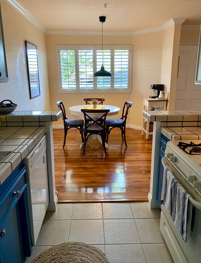 Comedor de la primera planta - 4511 Murietta Ave