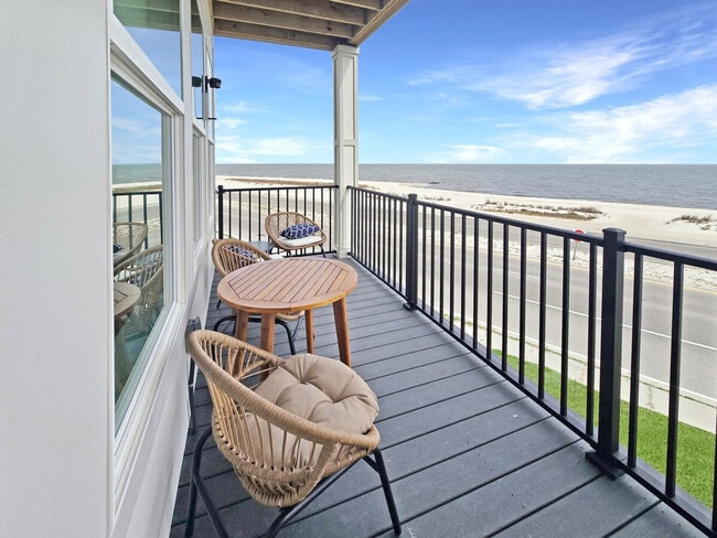 Foto del edificio - 996 Beach Blvd W