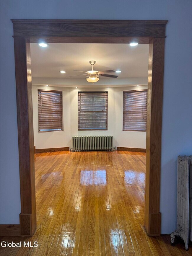 Foto del edificio - 147 Homestead Ave