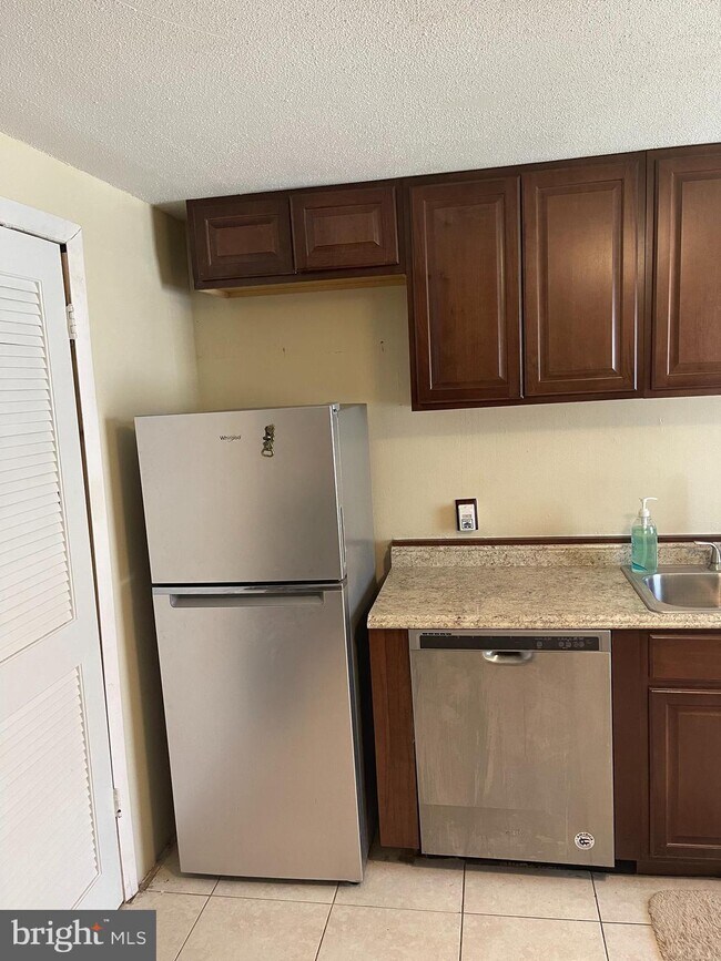 Foto del edificio - 1729 Village Green Dr