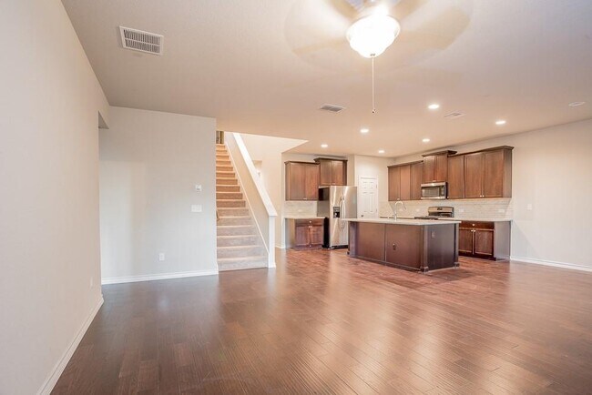 Building Photo - 1348 Eagle Ray St