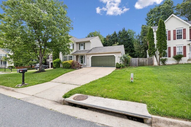 Building Photo - Featuring 4 spacious bedrooms and 3 modern...