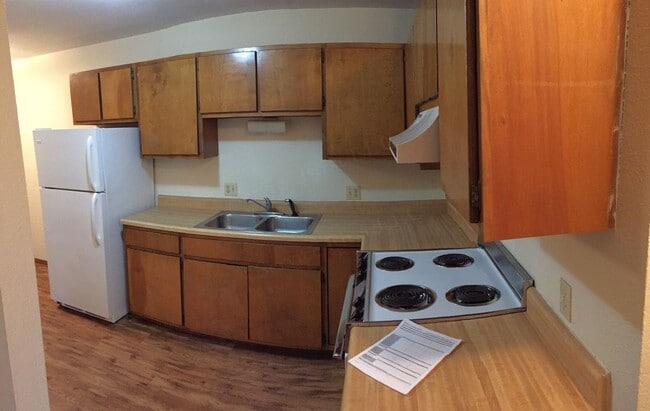 Building Photo - Marshfield Apartments