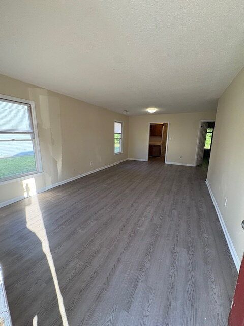 Foto del edificio - 920 B's Barbeque Rd