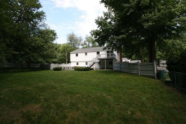 Building Photo - 10 Taft Rd