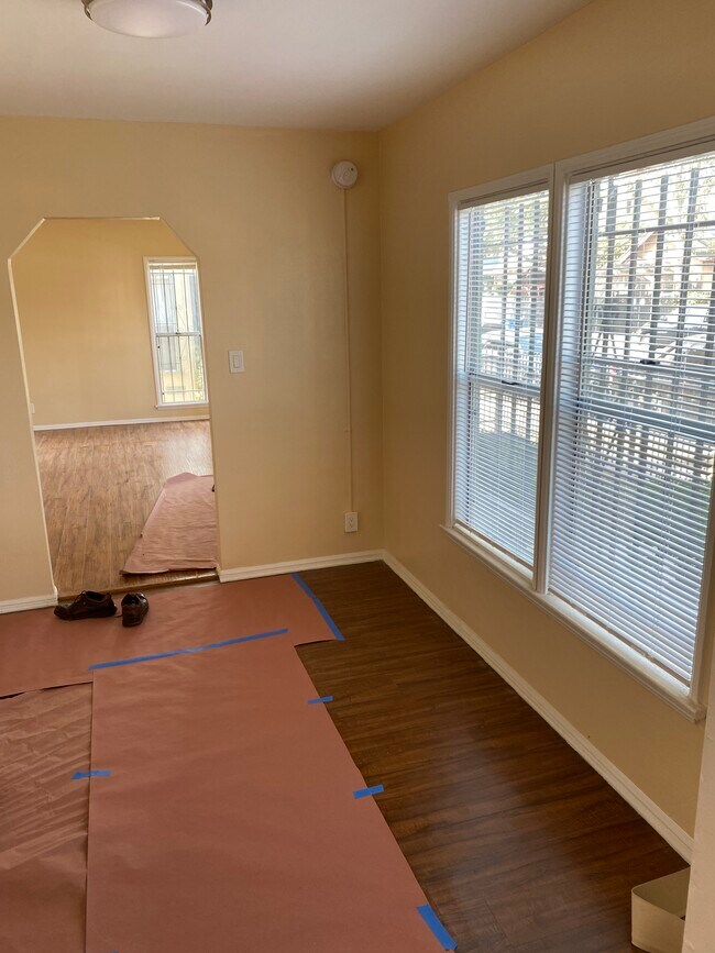 Building Photo - 1414 W 25th St