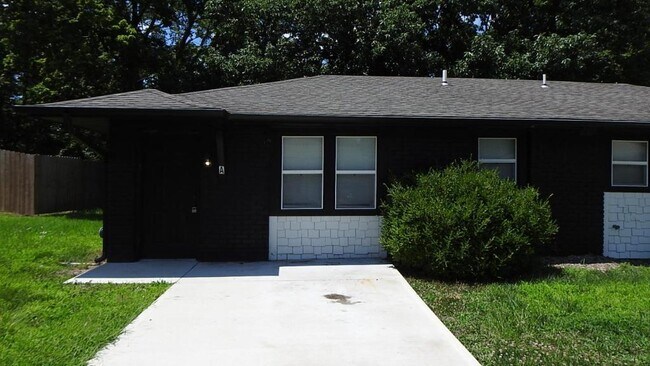 Foto del edificio - 408 NE Westwind Dr