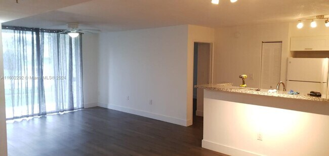 Foto del edificio - 4560 NW 107th Ave