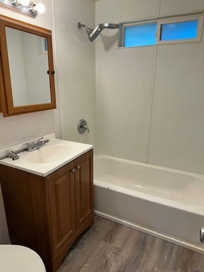 Building Photo - 905 Lapham Dr