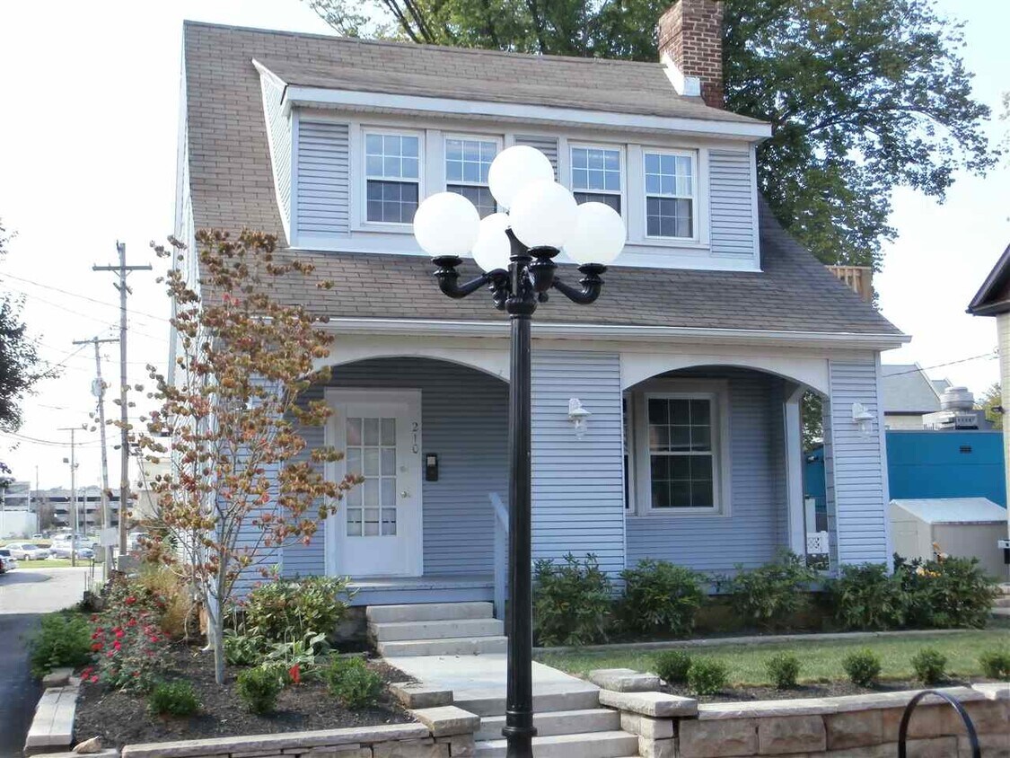 Primary Photo - 210 S Grant St